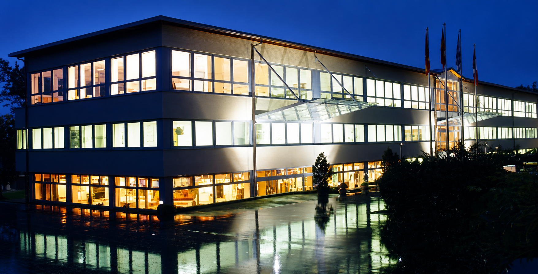Firmengebäude der Firma adphos abends